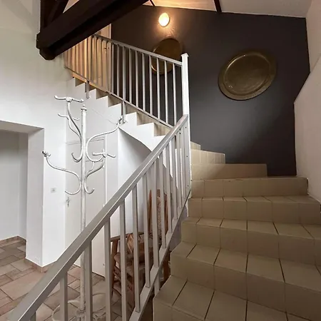 Gite Spacieux Avec Piscine, Jacuzzi Et Activites A Souvigny, Parfait Pour Familles Et Amis - Fr-1-489-509 Souvigny