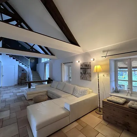 Gite Spacieux Avec Piscine, Jacuzzi Et Activites A Souvigny, Parfait Pour Familles Et Amis - Fr-1-489-509 *