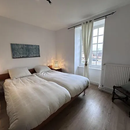Gite Spacieux Avec Piscine, Jacuzzi Et Activites A Souvigny, Parfait Pour Familles Et Amis - Fr-1-489-509 *