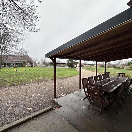 Gite Spacieux Avec Piscine, Jacuzzi Et Activites A Souvigny, Parfait Pour Familles Et Amis - Fr-1-489-509 * Souvigny