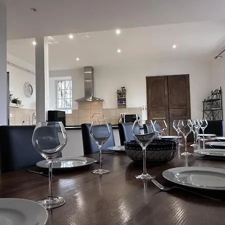 Gite Spacieux Avec Piscine, Jacuzzi Et Activites A Souvigny, Parfait Pour Familles Et Amis - Fr-1-489-509 Souvigny